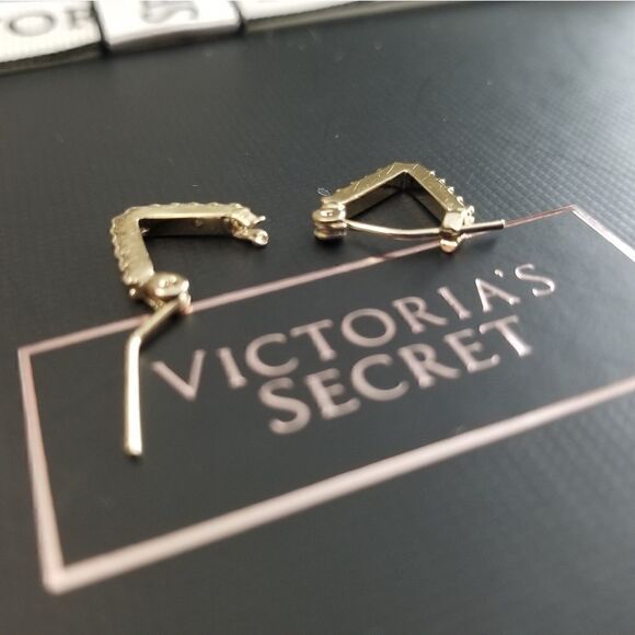 Victoria's Secret Earring and Bracelet Set - Picture 8 of 11